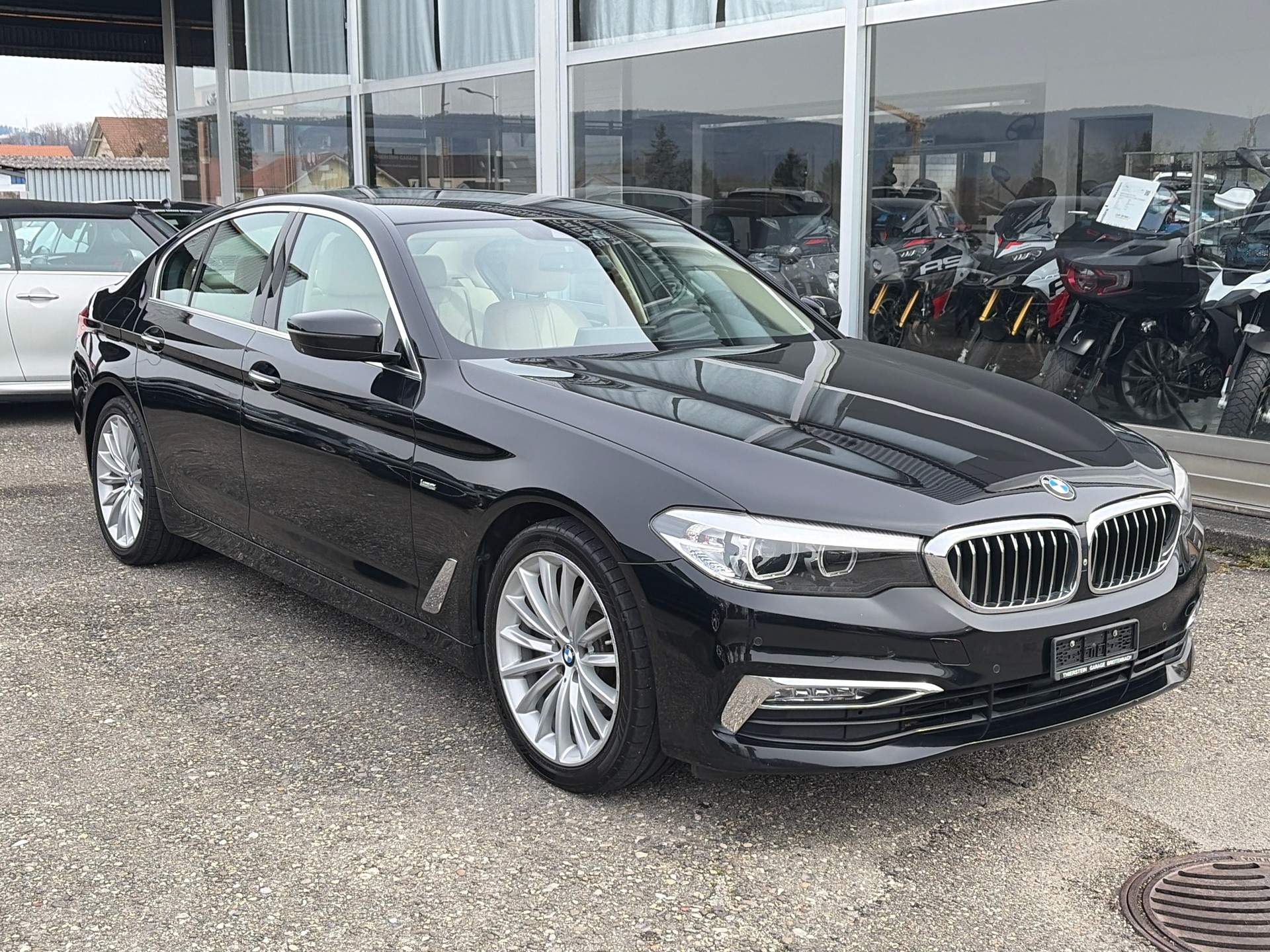 BMW 520d xDrive Luxury Line Steptronic-image-0