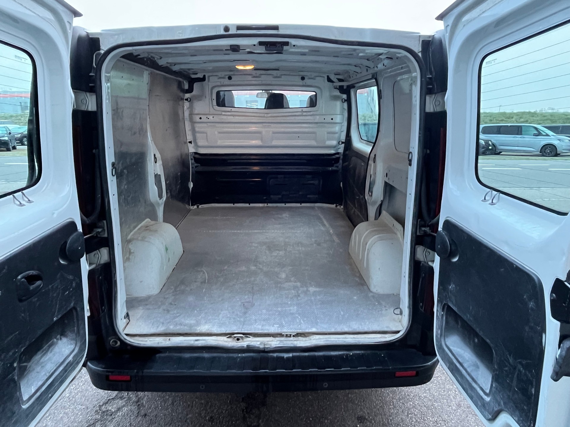 RENAULT Trafic 1.6 dCi 120 2.9t Business L1H1+++AB PLATZ OHNE GARANTIE+++-image-7