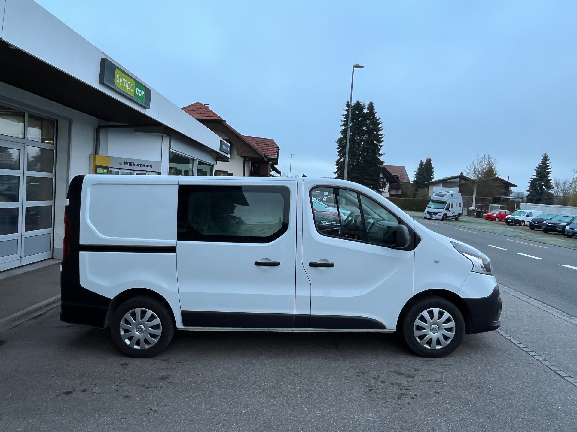 RENAULT Trafic 1.6 dCi 120 2.9t Business L1H1+++AB PLATZ OHNE GARANTIE+++-showroom-element-3