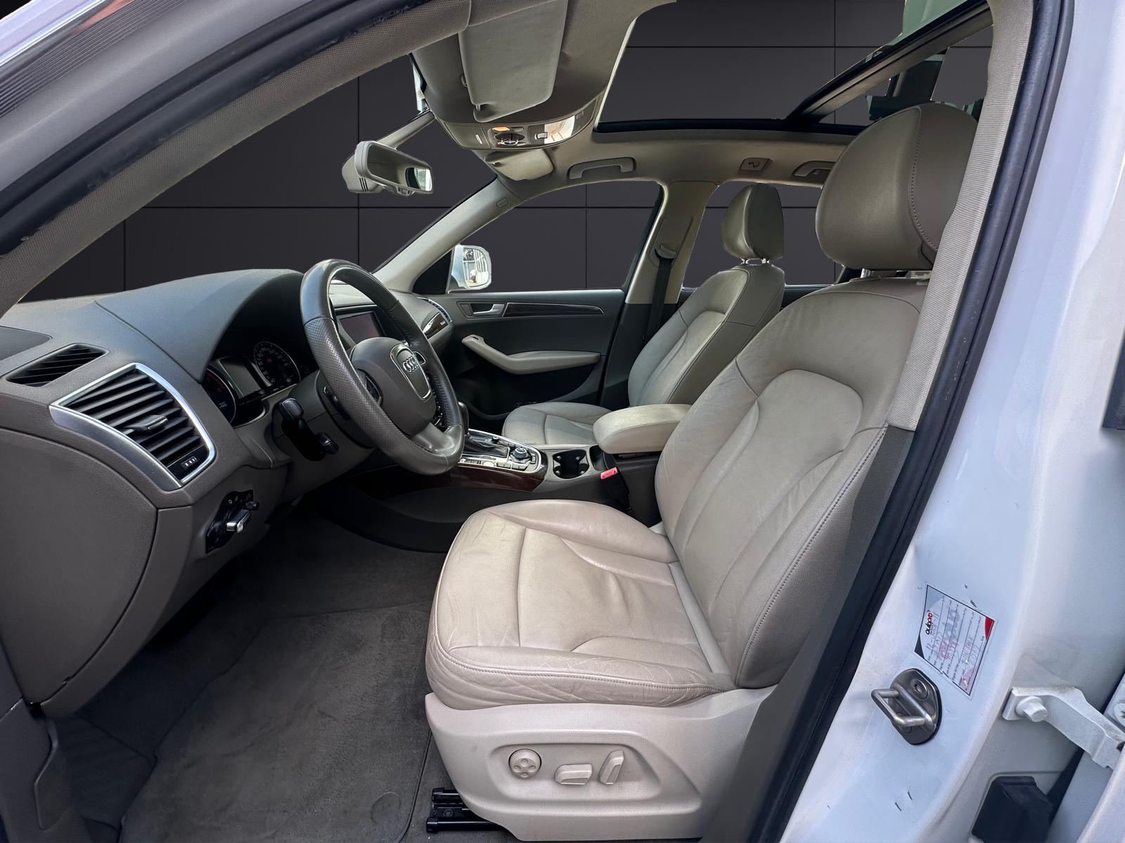 AUDI Q5 3.2 FSI quattro S-tronic-image-5