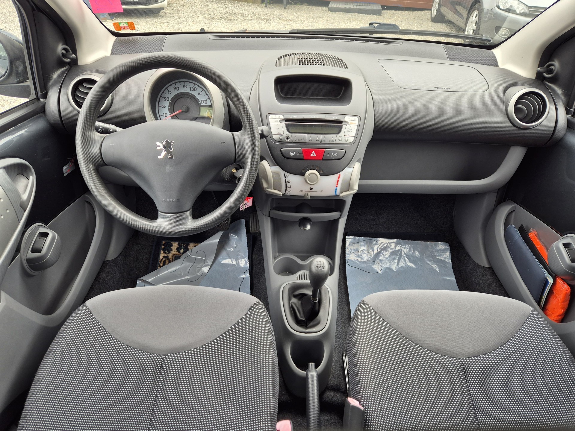 PEUGEOT 107 1.0 Trendy-image-9
