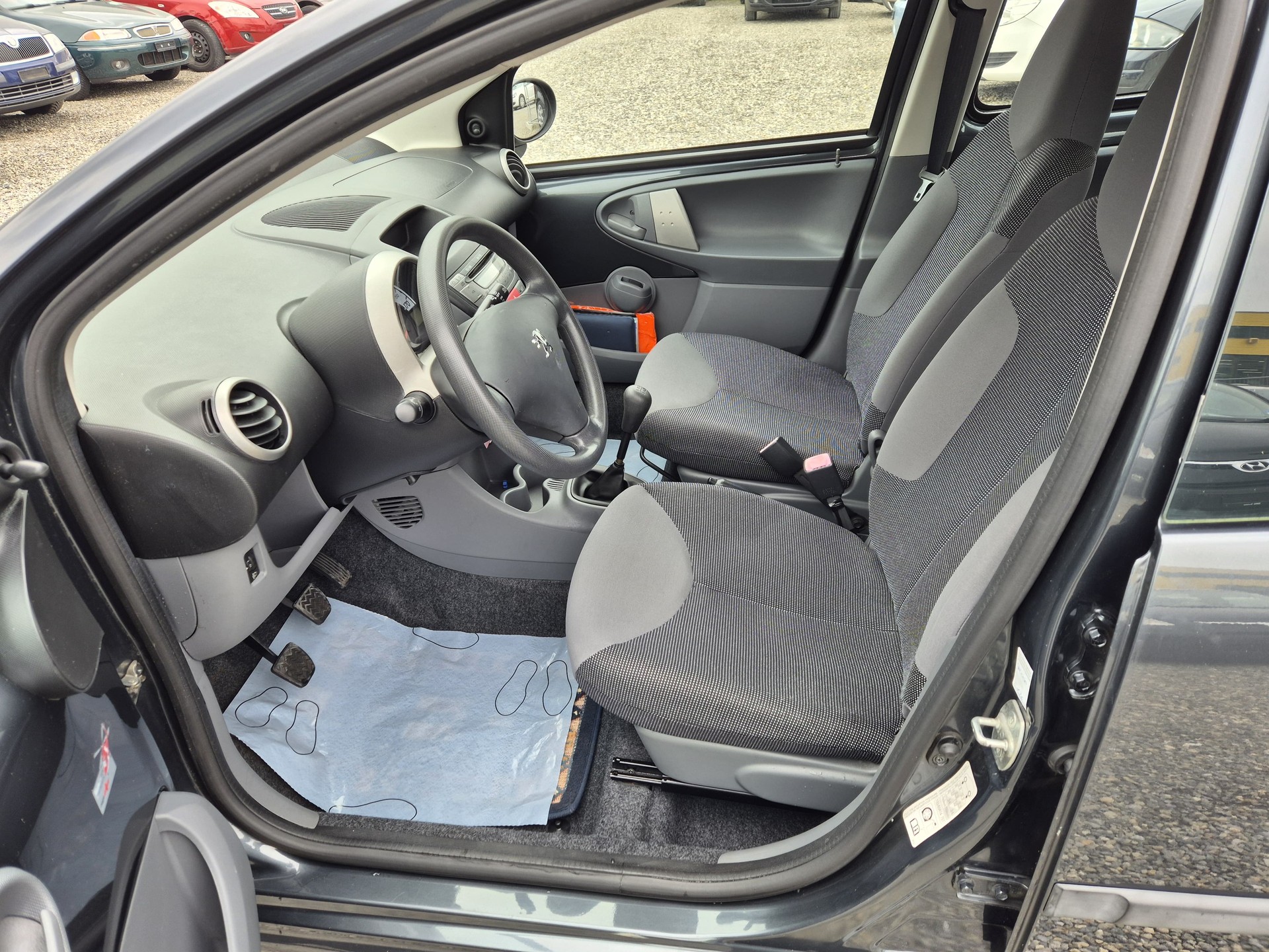 PEUGEOT 107 1.0 Trendy-image-6