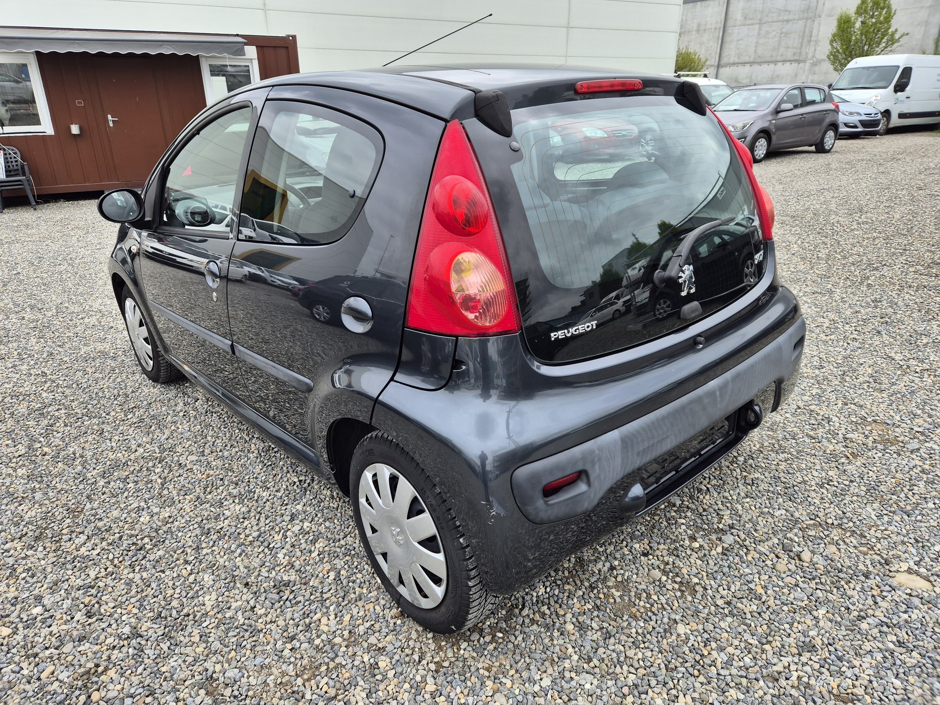 PEUGEOT 107 1.0 Trendy-image-2