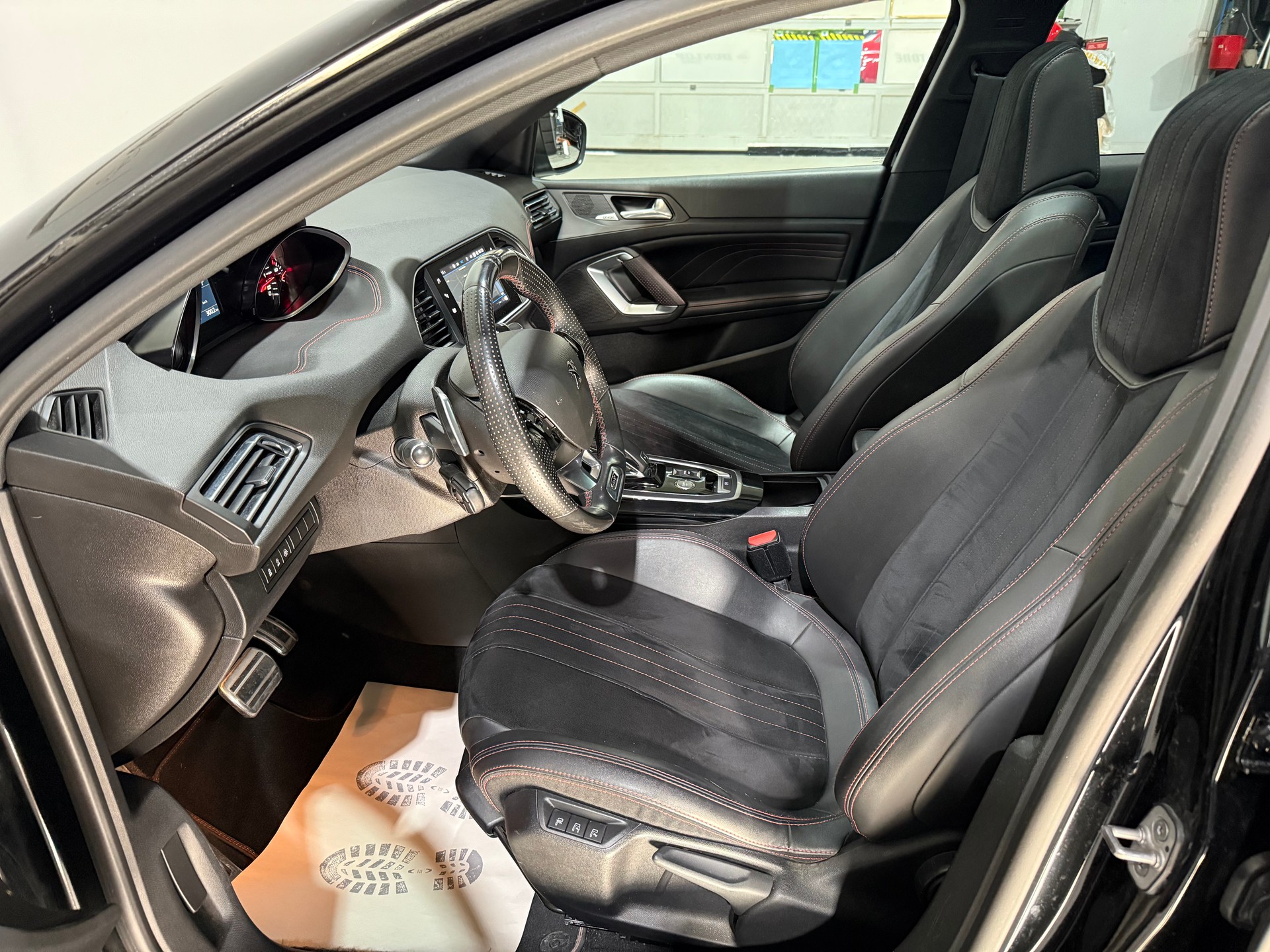 PEUGEOT 308 2.0 BlueHDI GT EAT8-image-12
