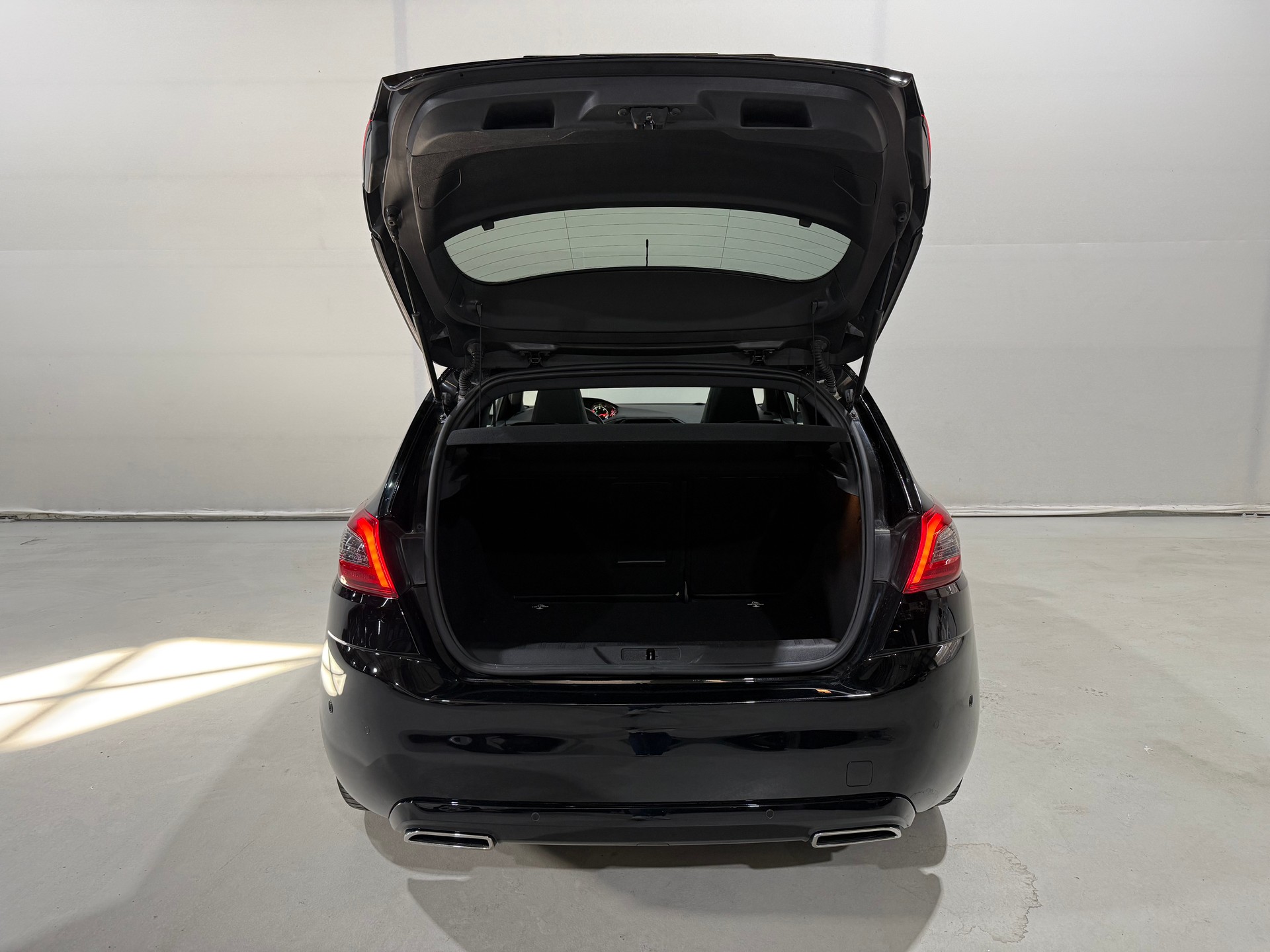 PEUGEOT 308 2.0 BlueHDI GT EAT8-image-10