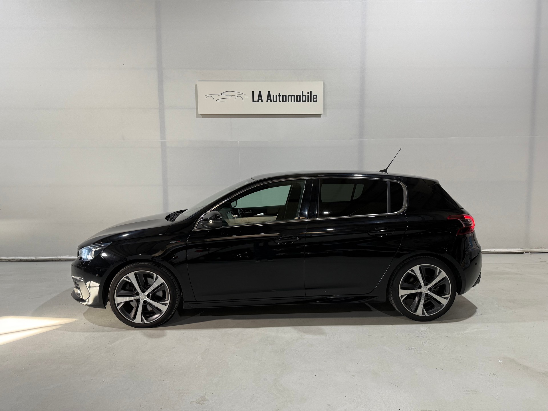PEUGEOT 308 2.0 BlueHDI GT EAT8-image-2