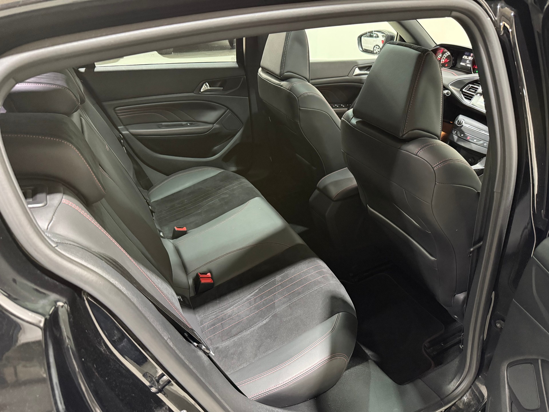PEUGEOT 308 2.0 BlueHDI GT EAT8-image-14