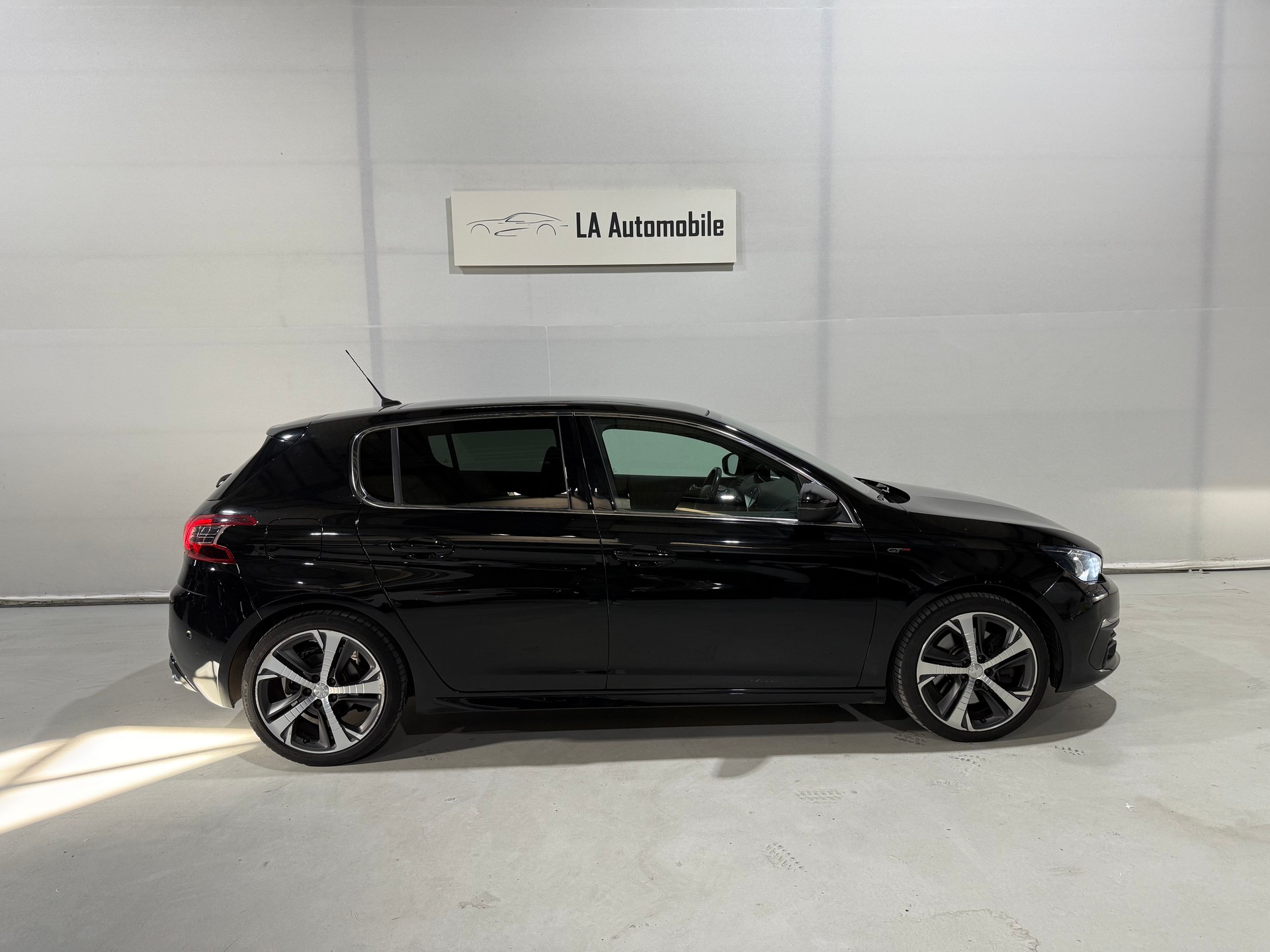 PEUGEOT 308 2.0 BlueHDI GT EAT8-image-6