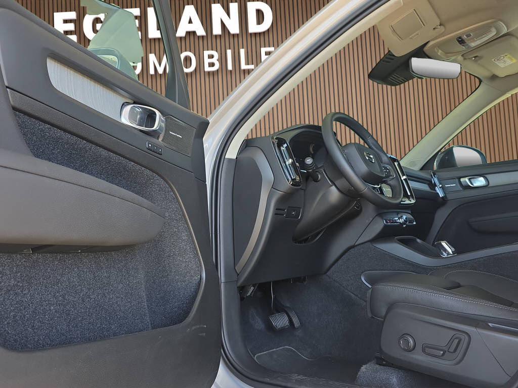 VOLVO XC40 2.0 B4 MH Plus Dark-image-10