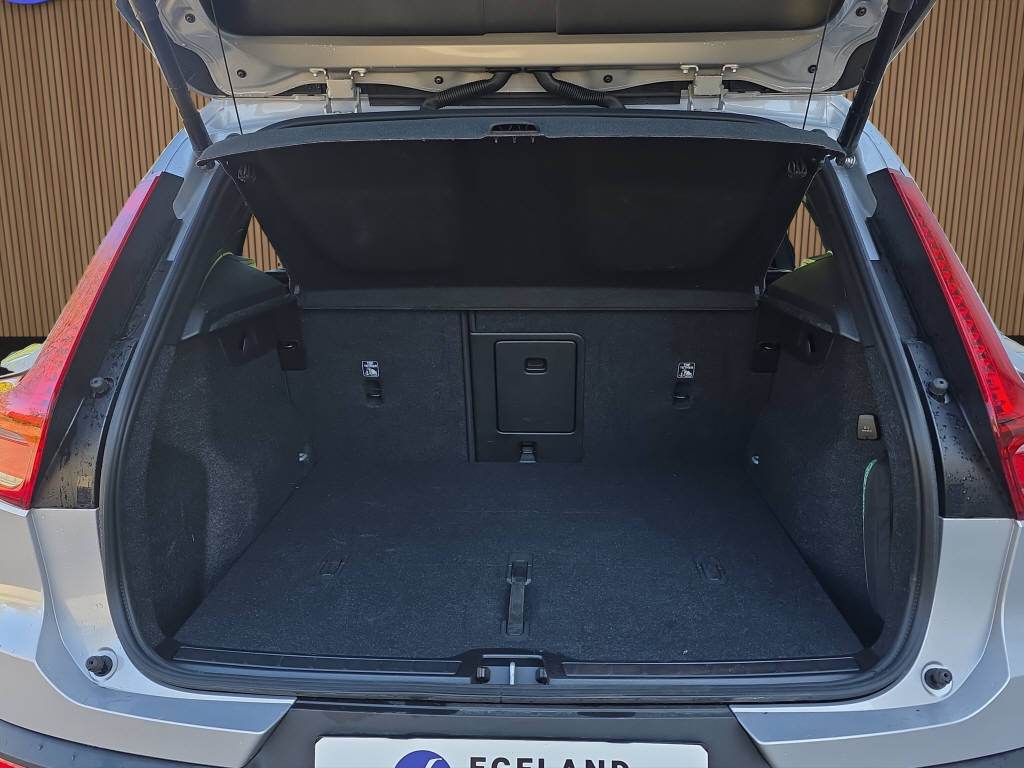 VOLVO XC40 2.0 B4 MH Plus Dark-image-14