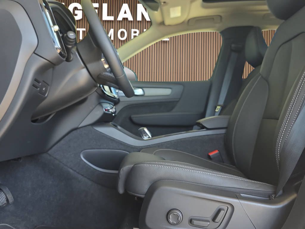 VOLVO XC40 2.0 B4 MH Plus Dark-image-11