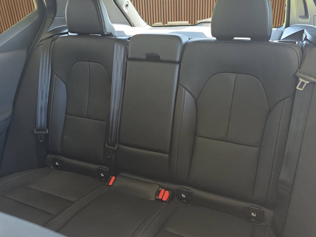 VOLVO XC40 2.0 B4 MH Plus Dark-image-19