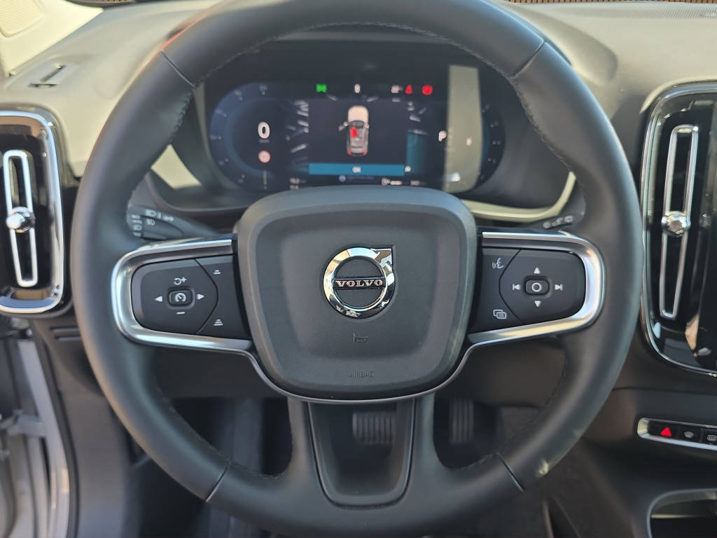 VOLVO XC40 2.0 B4 MH Plus Dark-image-15