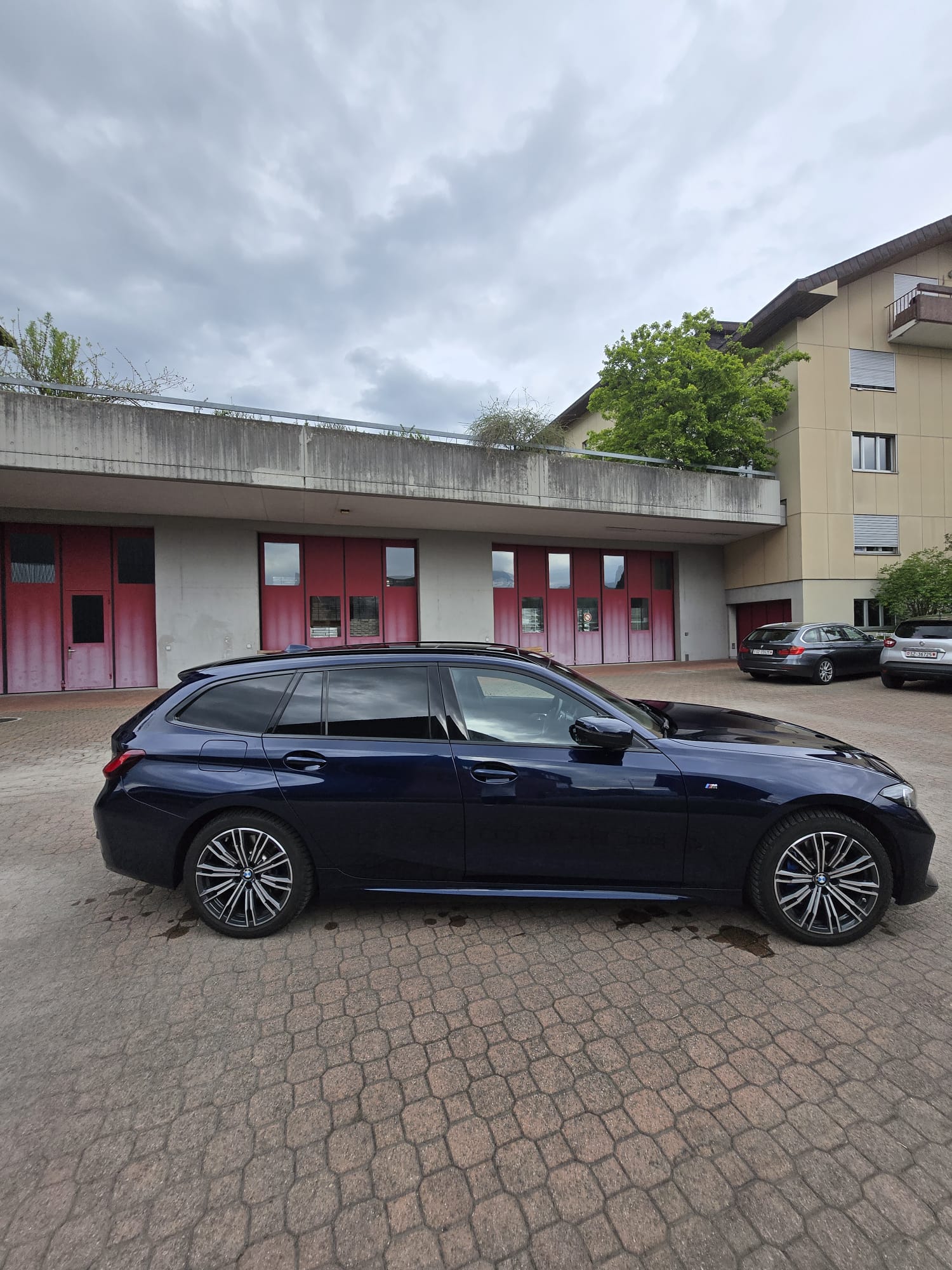 BMW 330e x DriveTouring Steptronic M Sport Pro-image-6