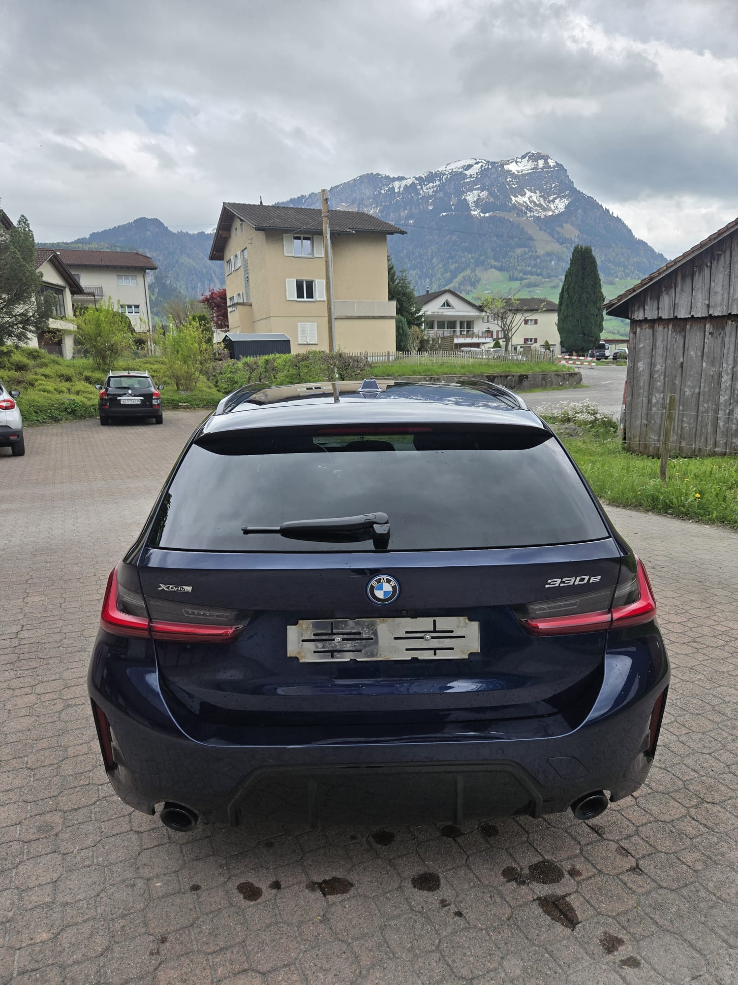BMW 330e x DriveTouring Steptronic M Sport Pro-image-3