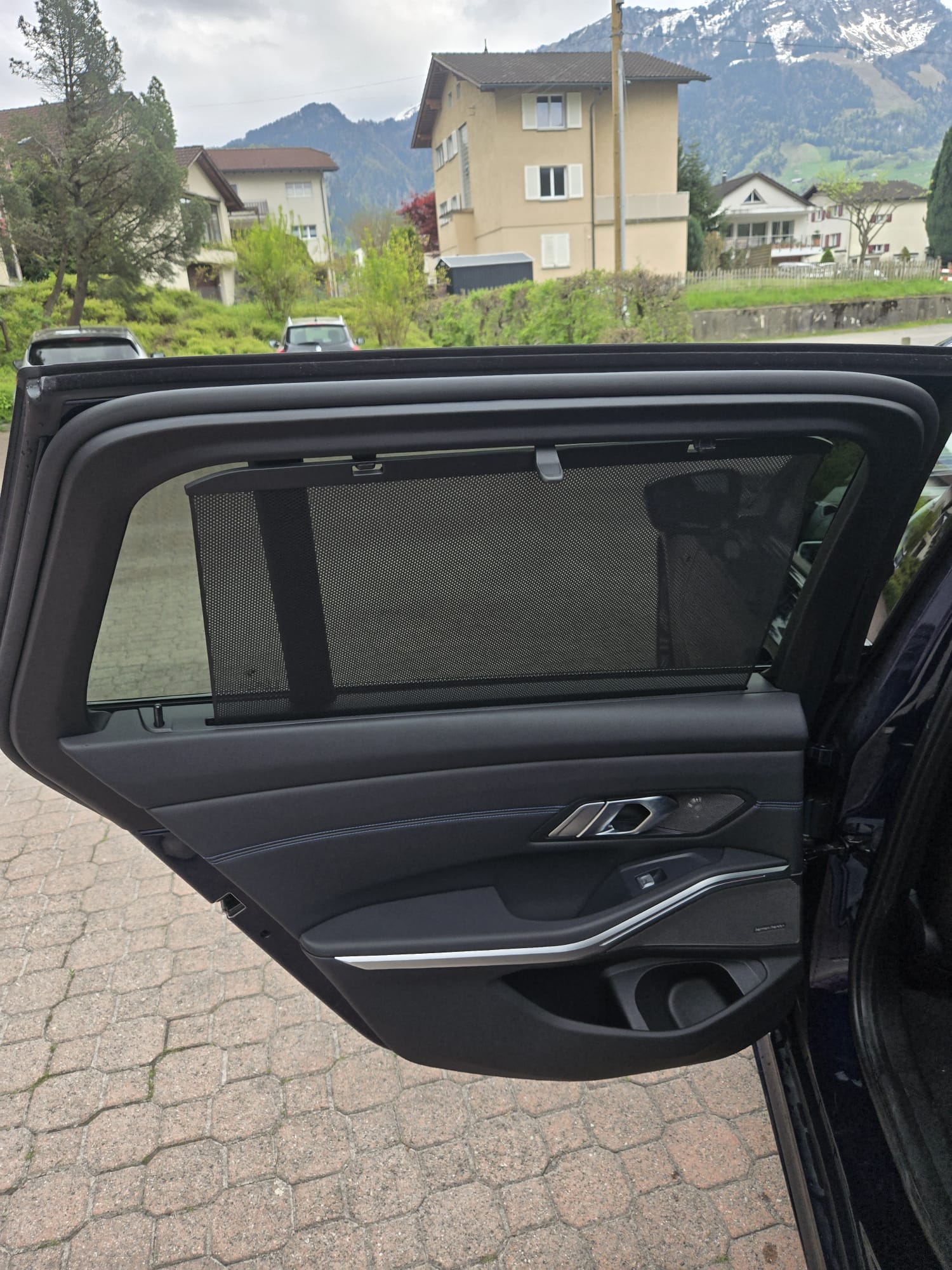 BMW 330e x DriveTouring Steptronic M Sport Pro-image-10