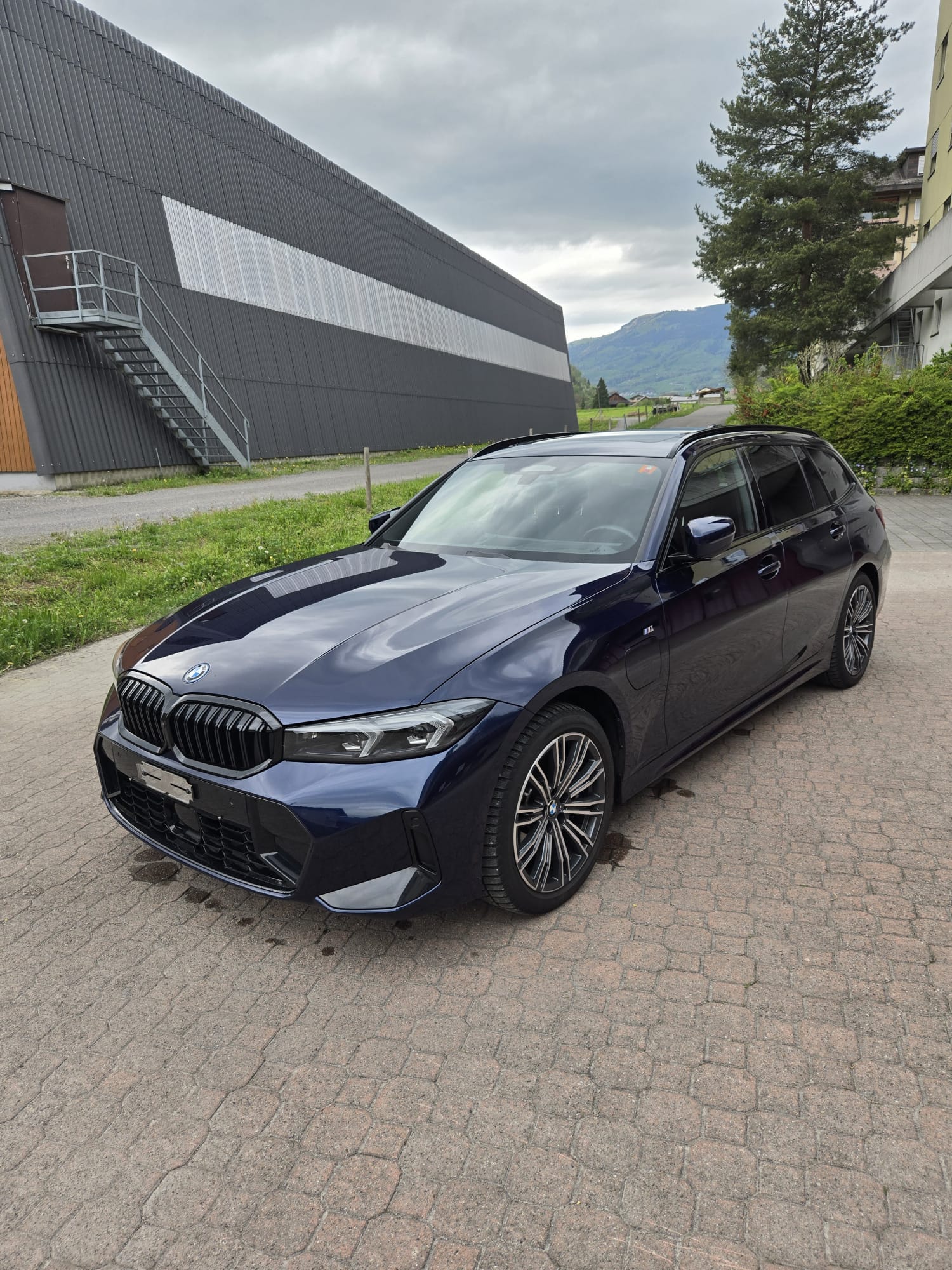 BMW 330e x DriveTouring Steptronic M Sport Pro