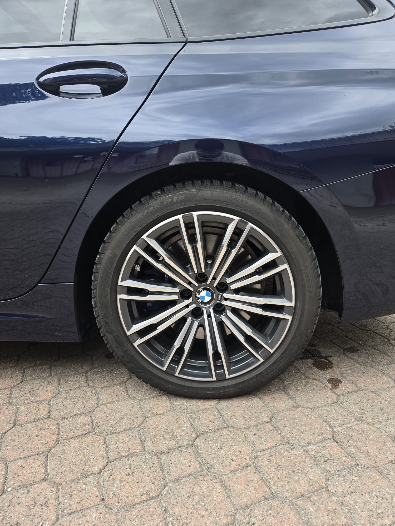 BMW 330e x DriveTouring Steptronic M Sport Pro-image-5