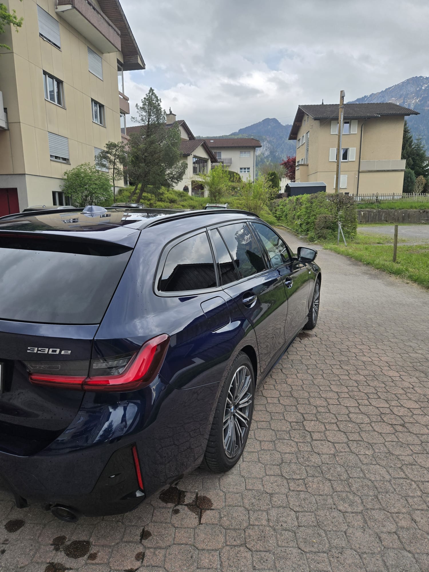 BMW 330e x DriveTouring Steptronic M Sport Pro-image-2