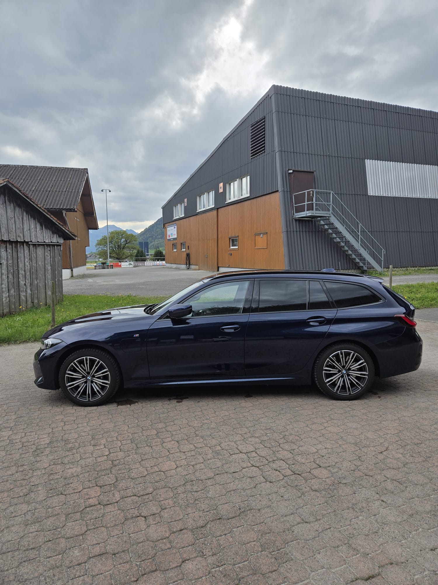 BMW 330e x DriveTouring Steptronic M Sport Pro-image-7