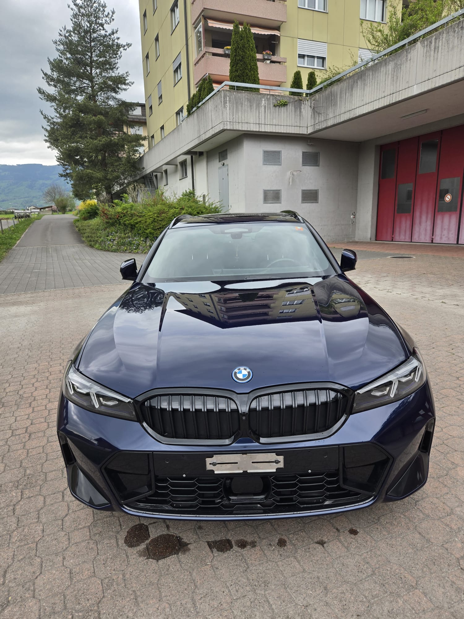 BMW 330e x DriveTouring Steptronic M Sport Pro-image-8
