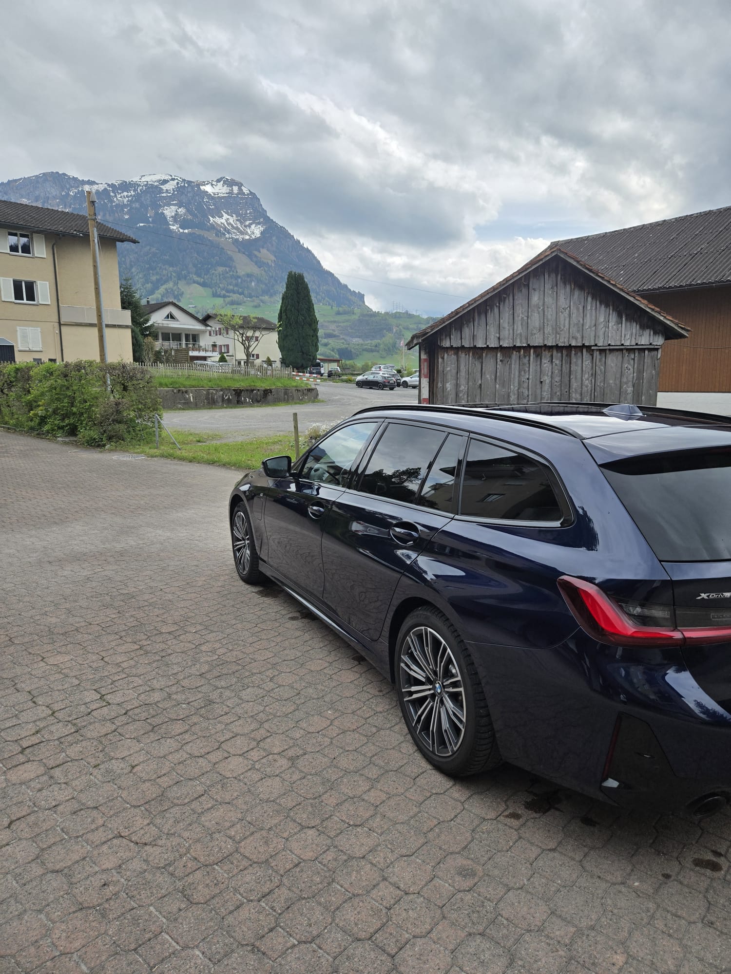 BMW 330e x DriveTouring Steptronic M Sport Pro-image-4