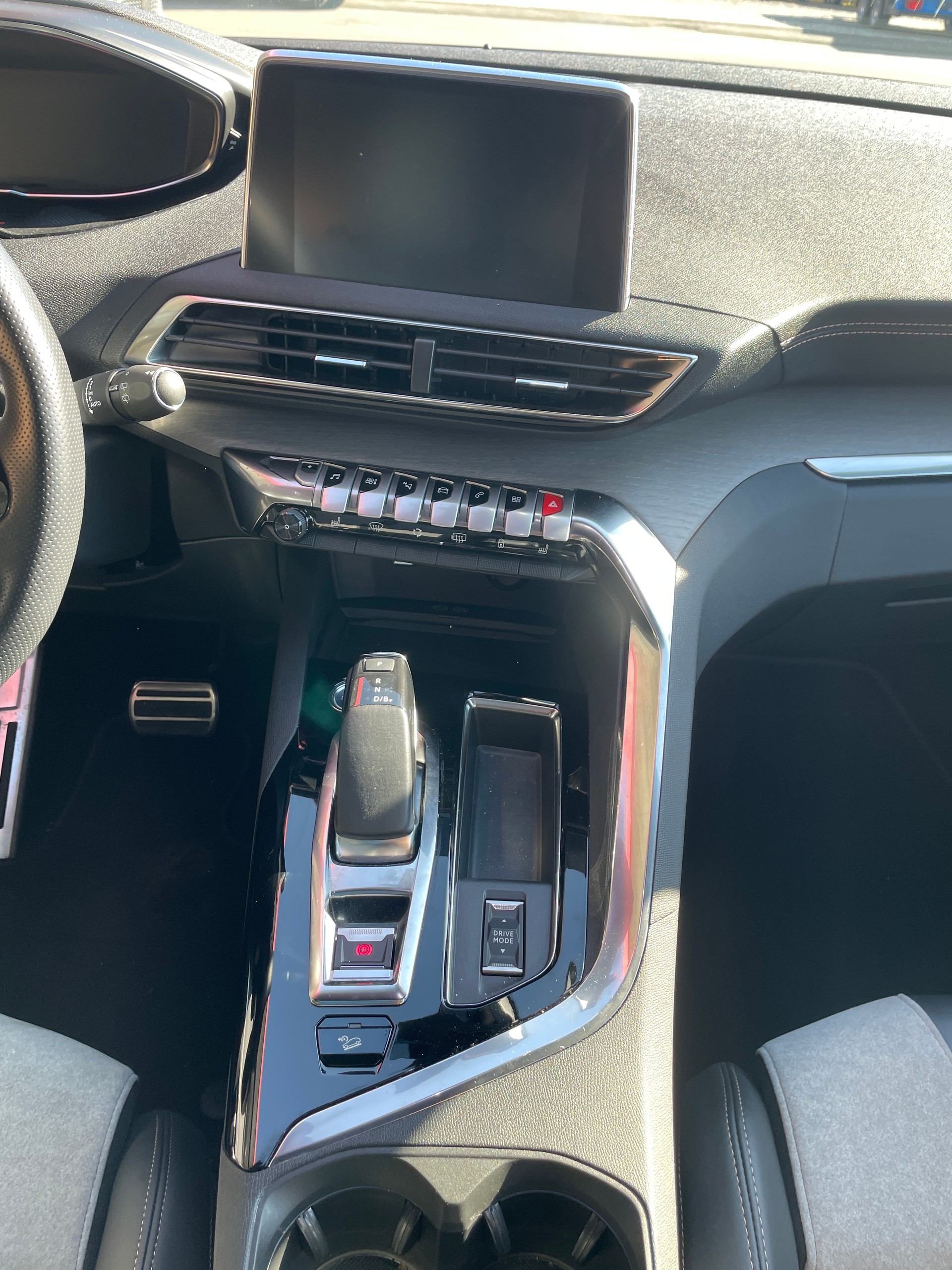 PEUGEOT 3008 300e Hybrid4 GT EAT8-image-10