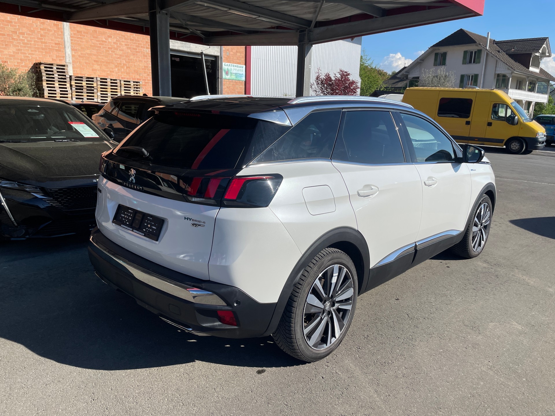 PEUGEOT 3008 300e Hybrid4 GT EAT8-image-2