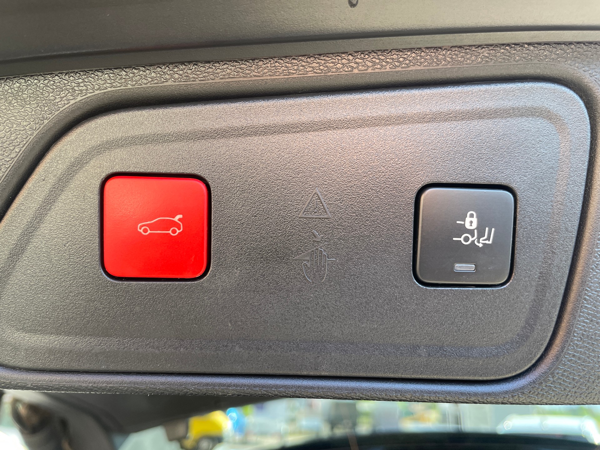 PEUGEOT 3008 300e Hybrid4 GT EAT8-image-5