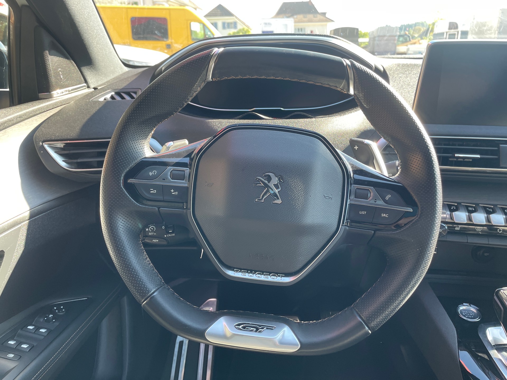 PEUGEOT 3008 300e Hybrid4 GT EAT8-image-9