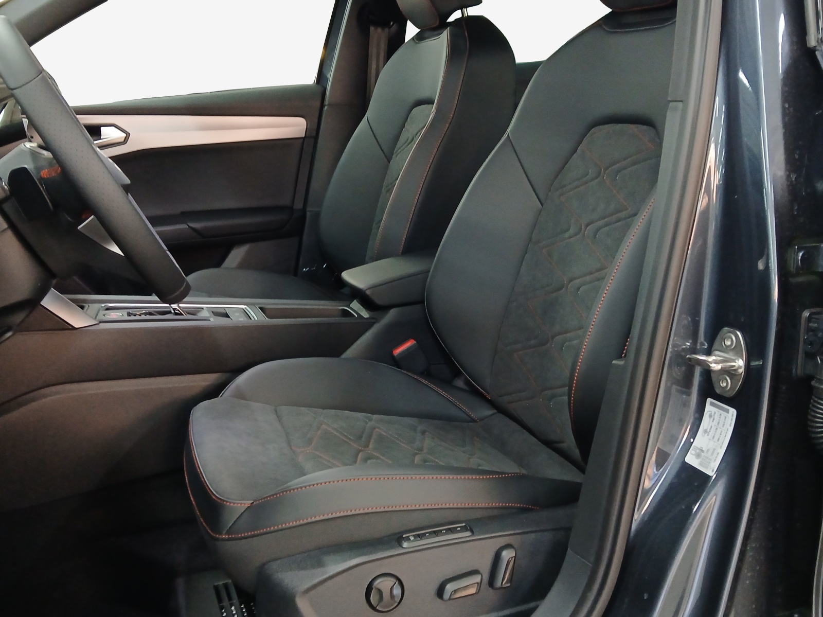 SEAT Leon 1.5 eTSI mHEV DSG 75 Edition-image-7