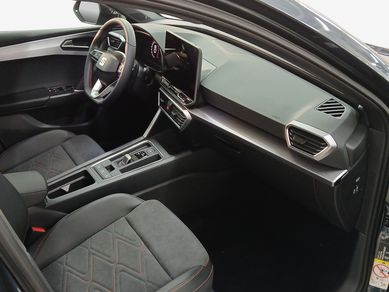 SEAT Leon 1.5 eTSI mHEV DSG 75 Edition-image-13