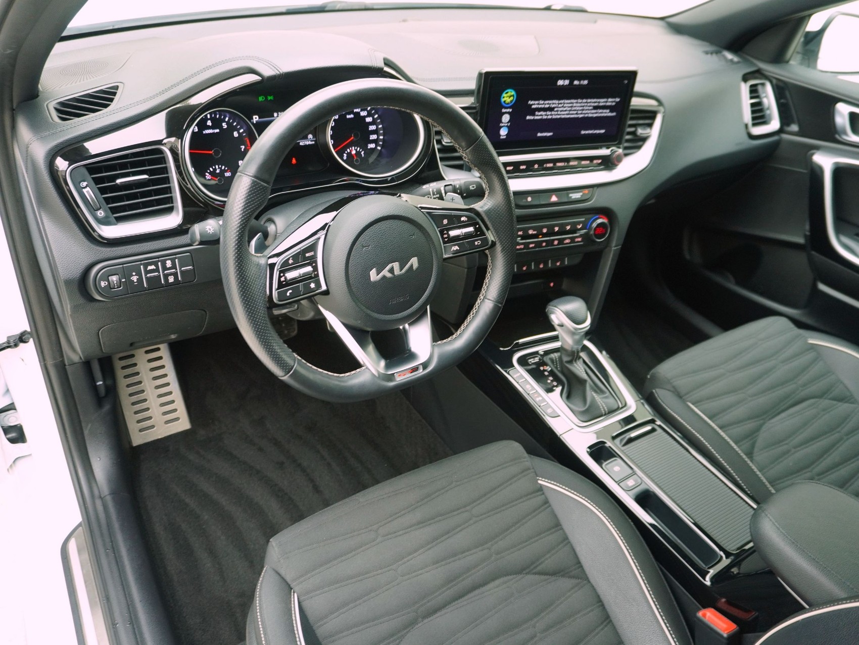 KIA Ceed 1.5 T-GDi MHEV Power-image-9