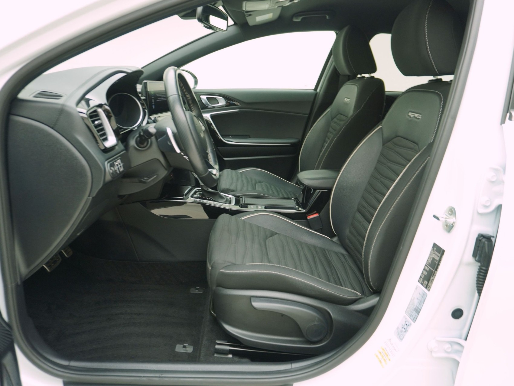 KIA Ceed 1.5 T-GDi MHEV Power-image-8