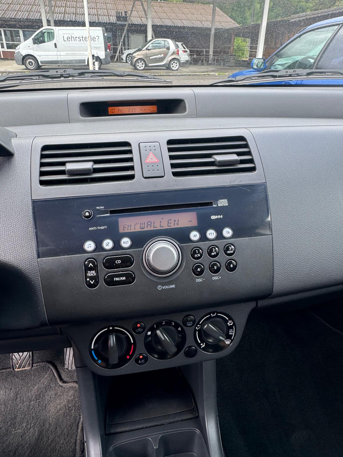 SUZUKI Swift 1.3i 16V GL Top 4x4-image-4