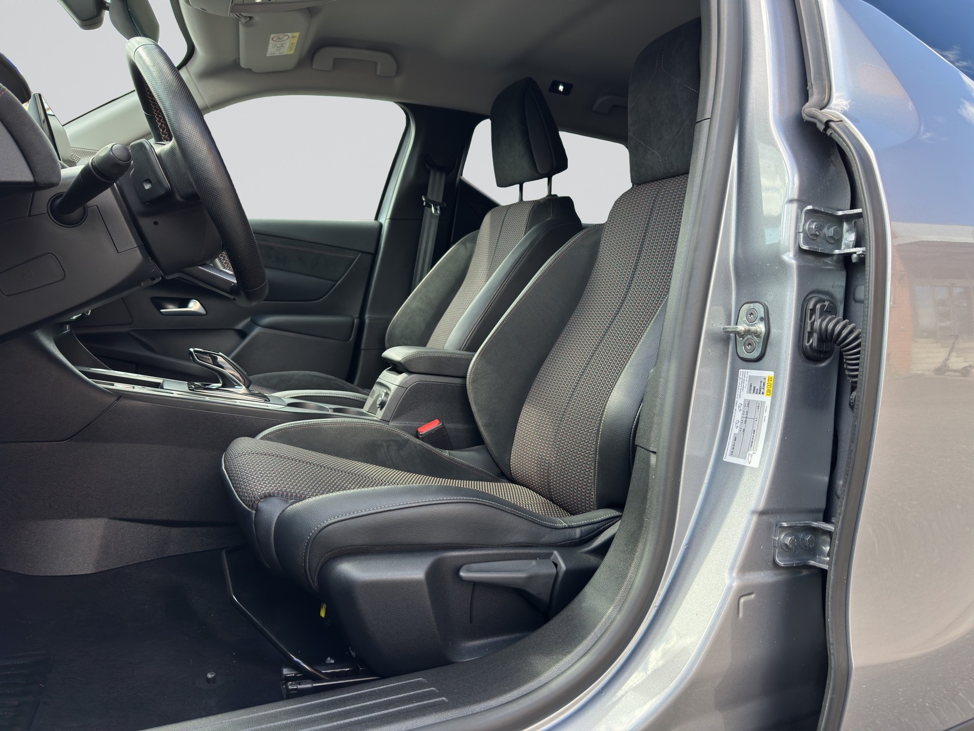 DS AUTOMOBILES DS 3 1.2 PureTech Performance Line Bi-Color EAT8-image-13