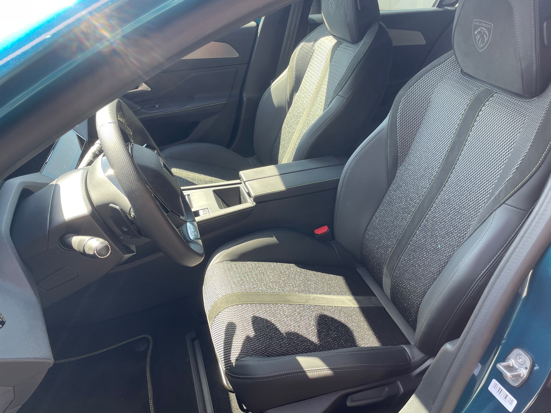 PEUGEOT 308 1.2 HEV 136 GT-image-14