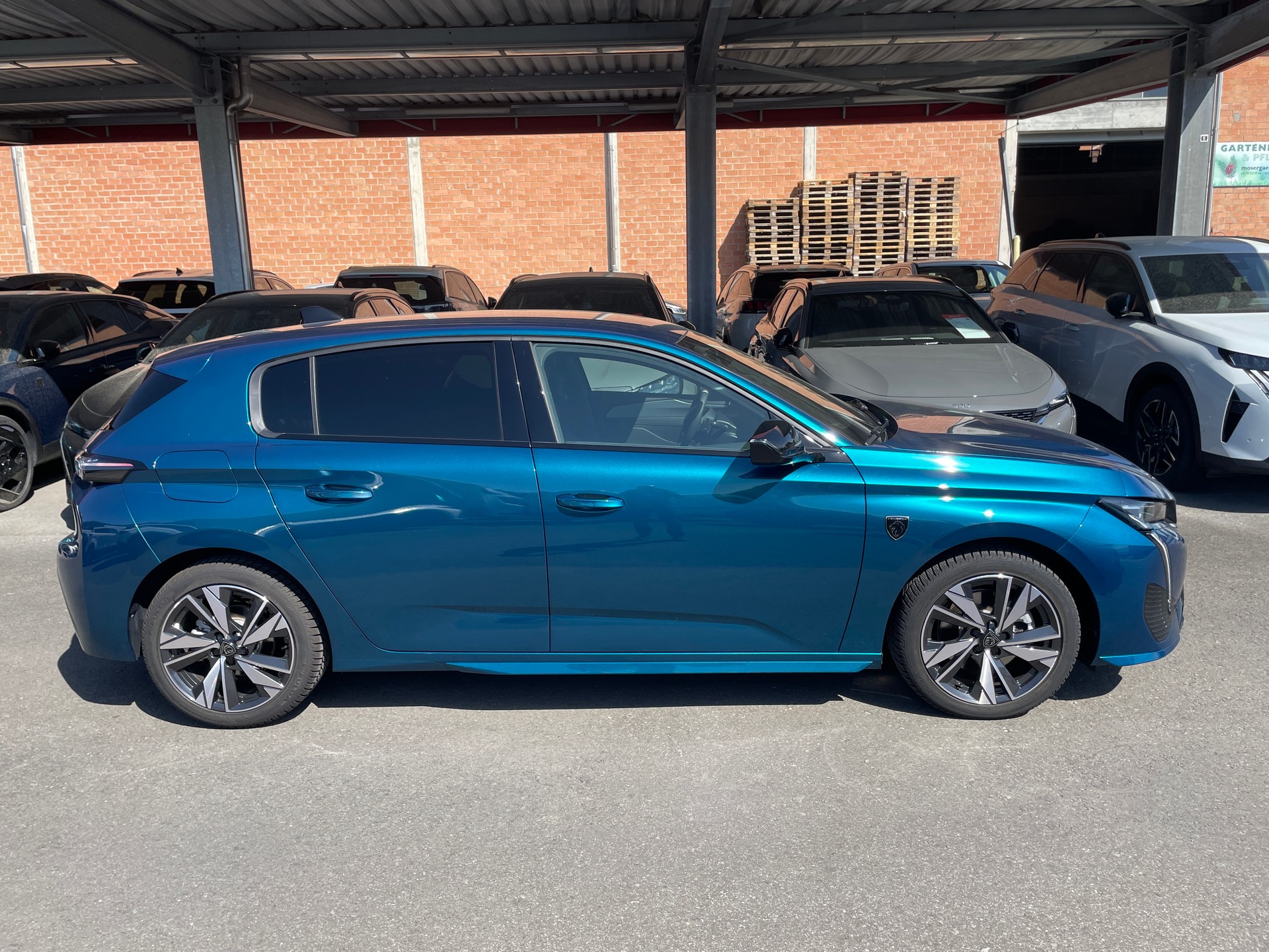 PEUGEOT 308 1.2 HEV 136 GT-image-2