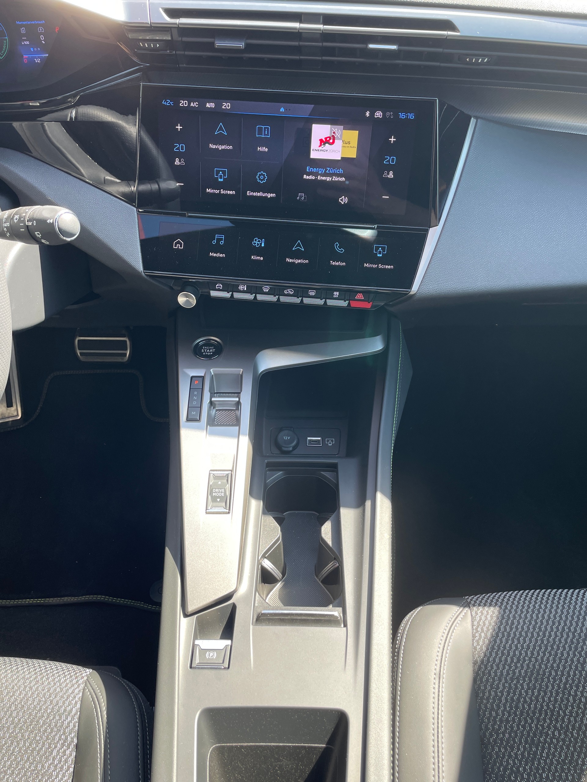 PEUGEOT 308 1.2 HEV 136 GT-image-9