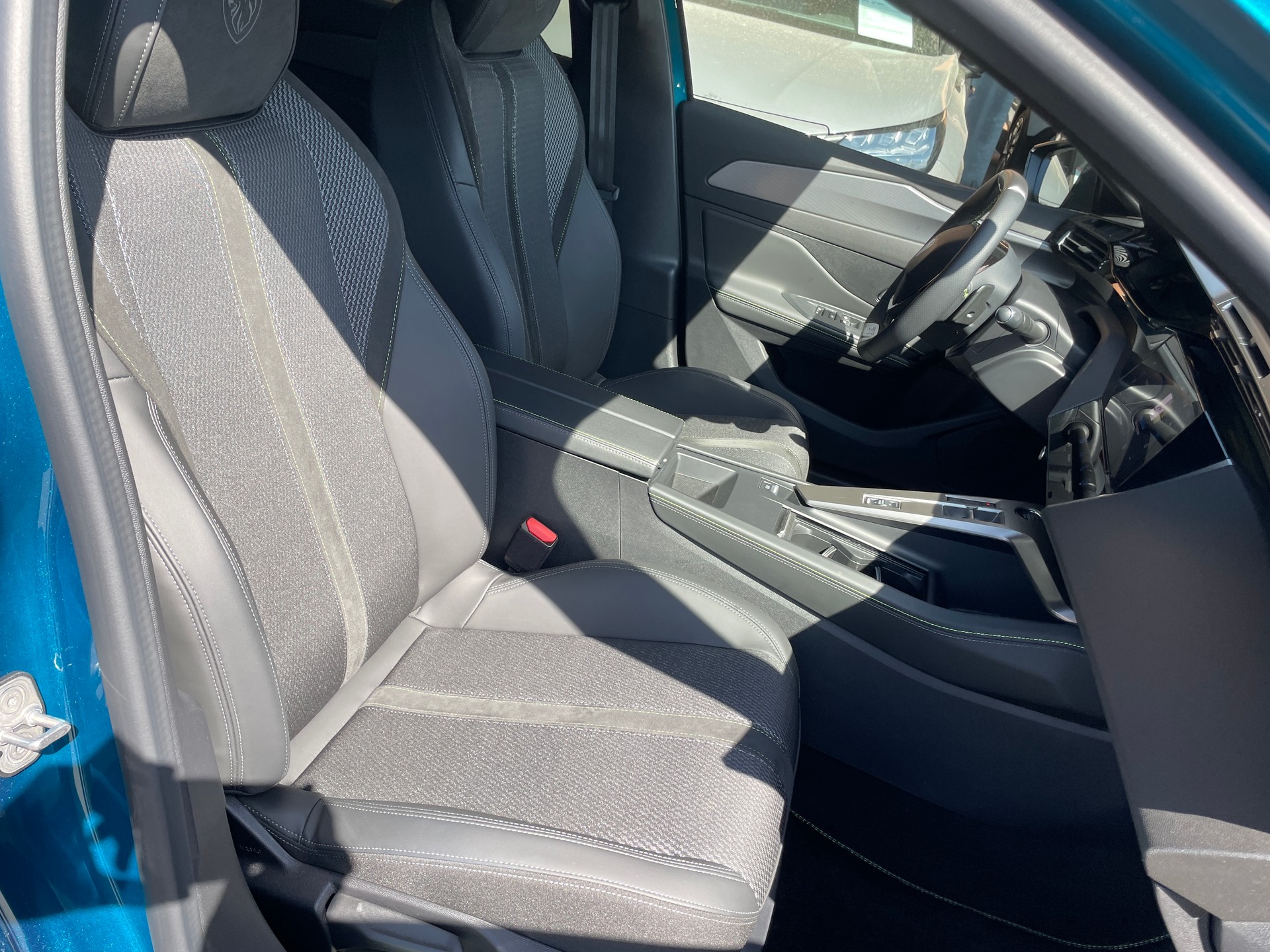 PEUGEOT 308 1.2 HEV 136 GT-image-11