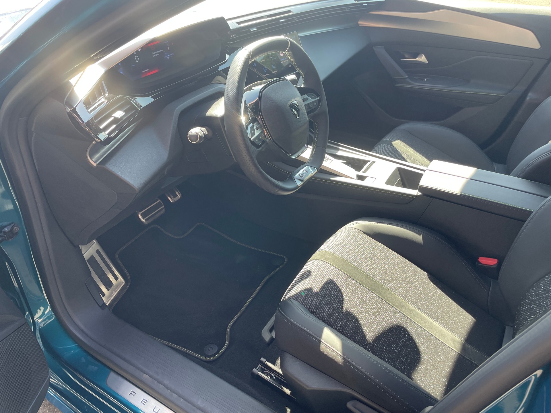 PEUGEOT 308 1.2 HEV 136 GT-image-13