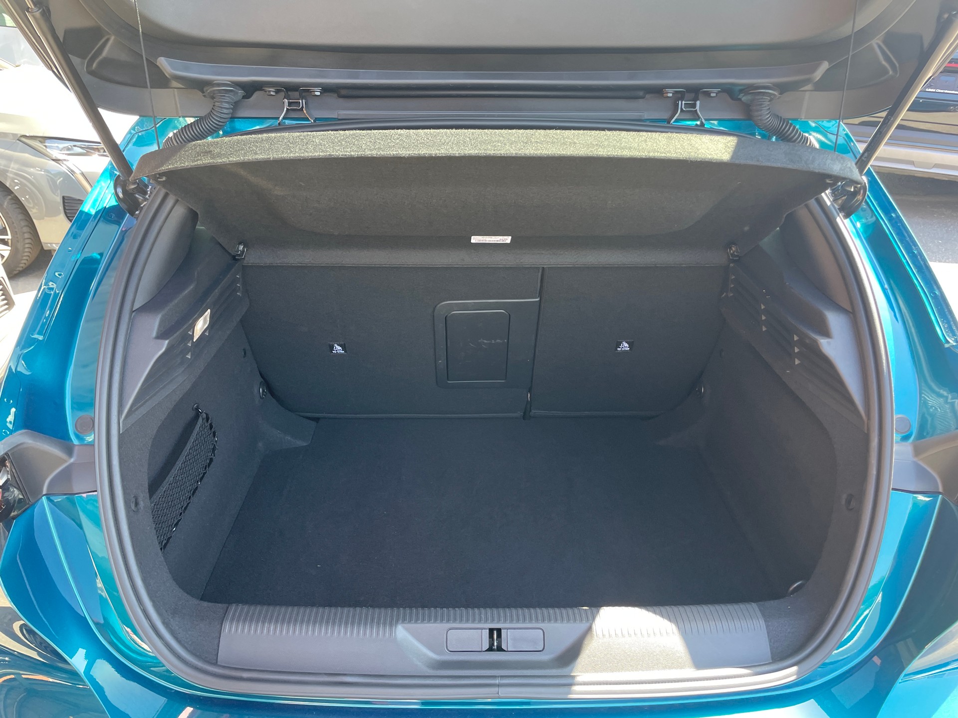 PEUGEOT 308 1.2 HEV 136 GT-image-5