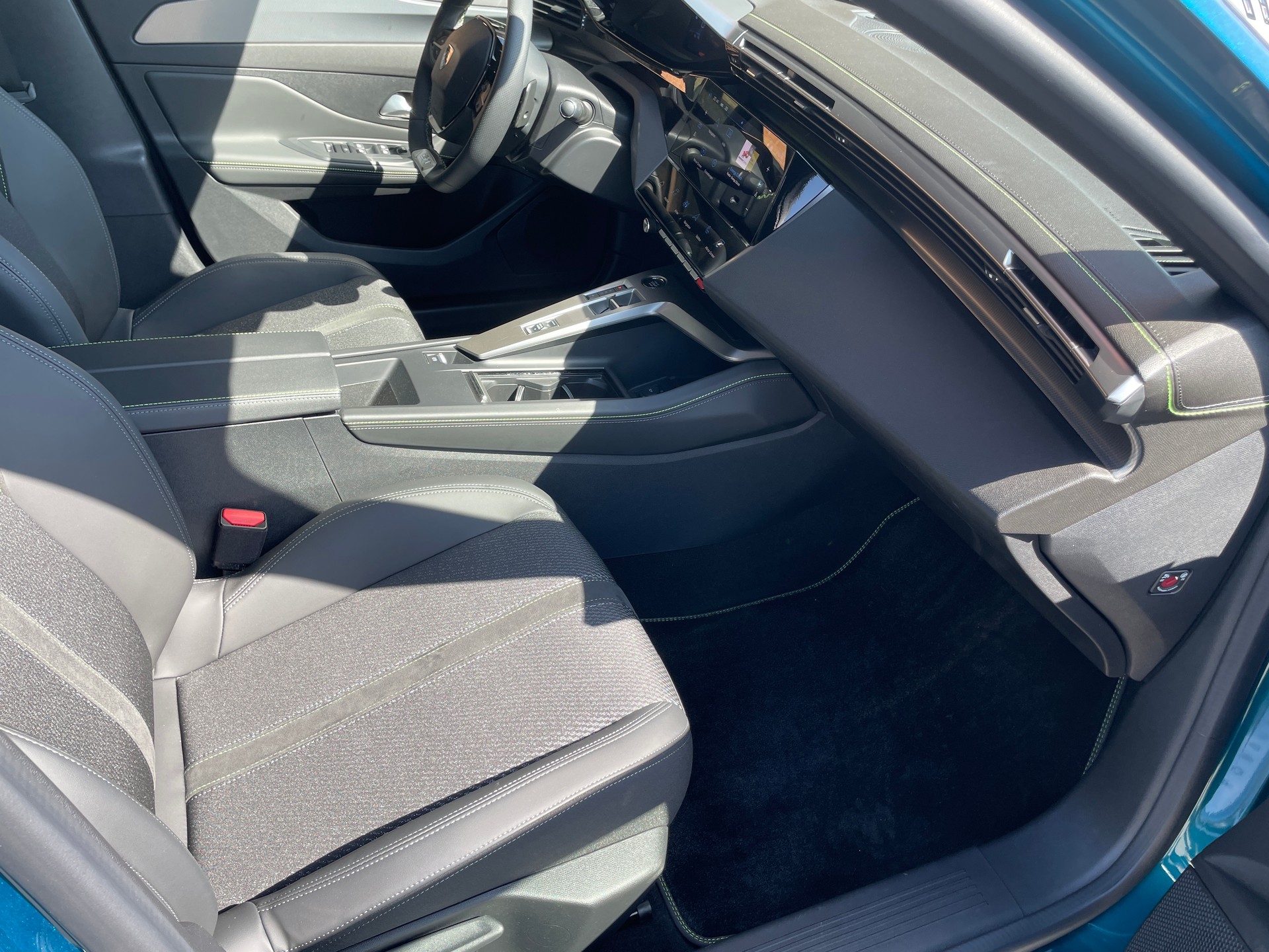 PEUGEOT 308 1.2 HEV 136 GT-image-10