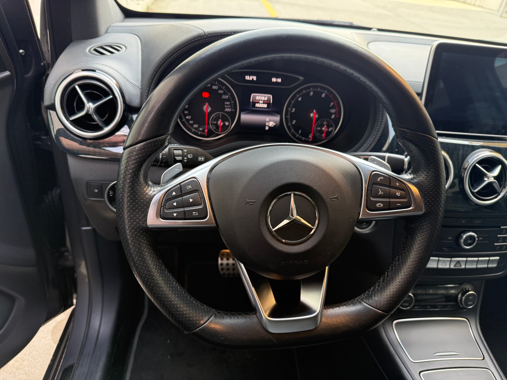 MERCEDES-BENZ B 200 AMG Line 7G-DCT-image-9