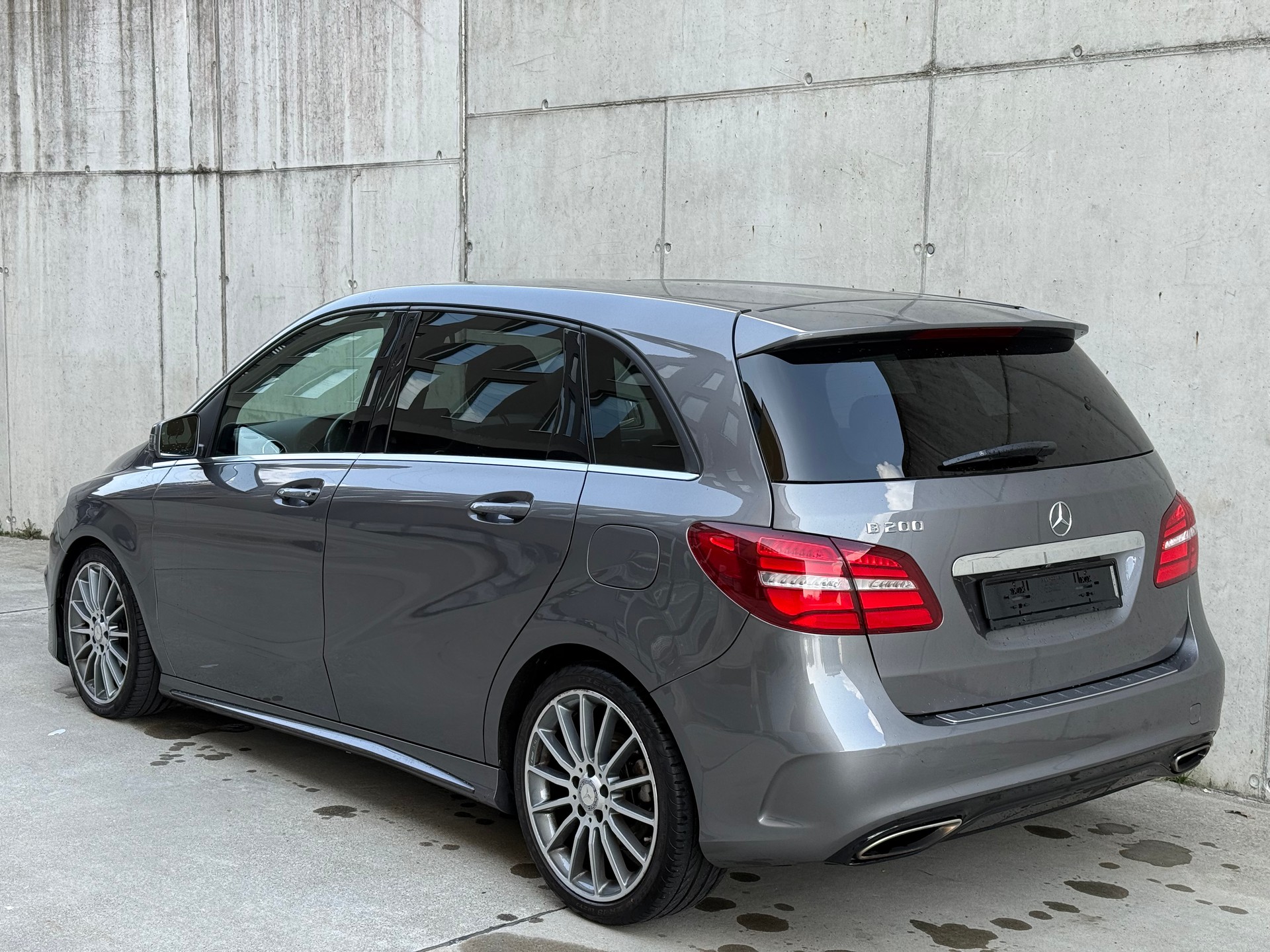MERCEDES-BENZ B 200 AMG Line 7G-DCT-showroom-element-3
