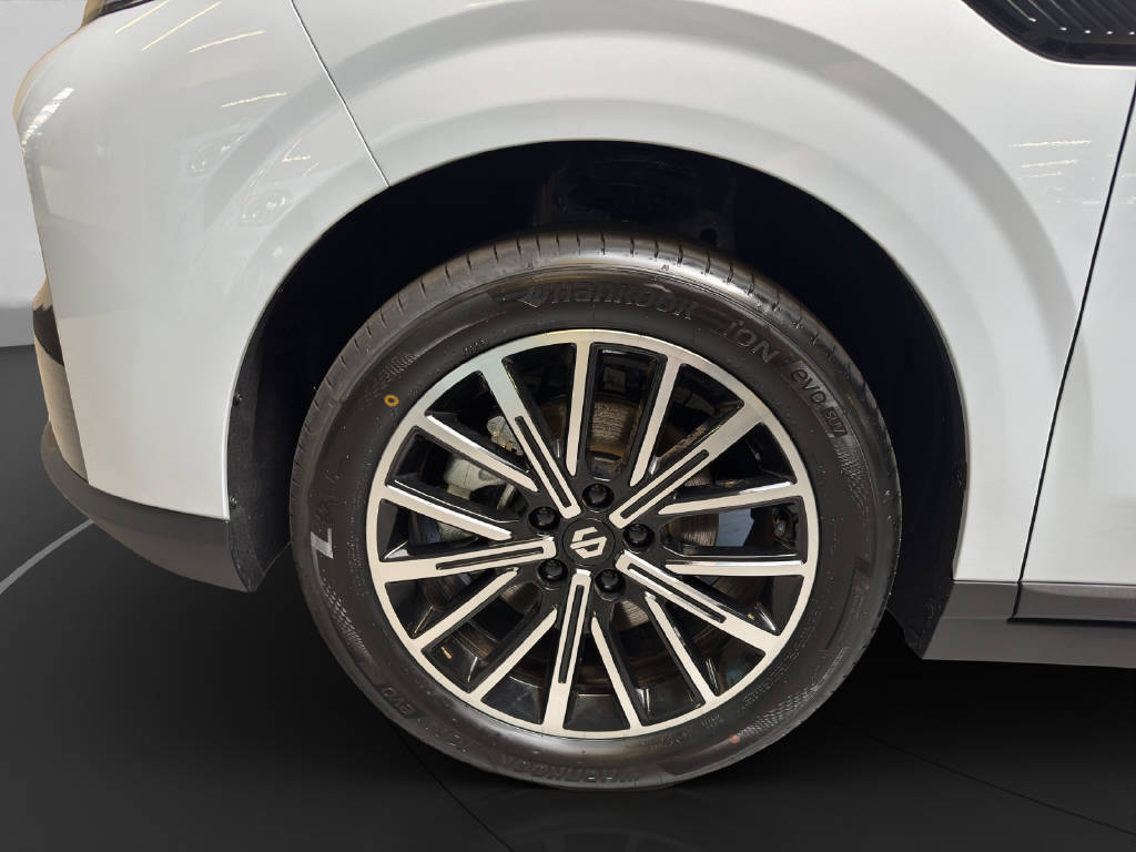 LEAPMOTOR B10 1.5 Hybrid EV-image-9