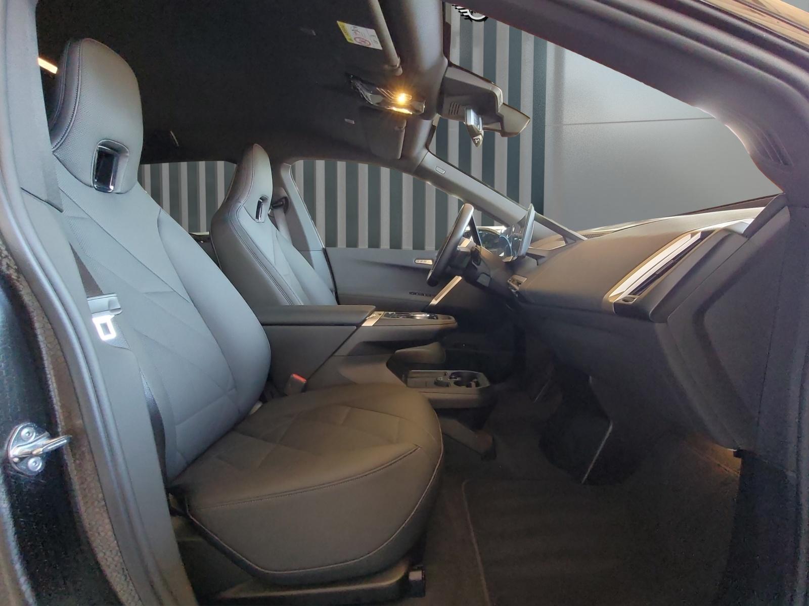 BMW iX xDrive45-image-14