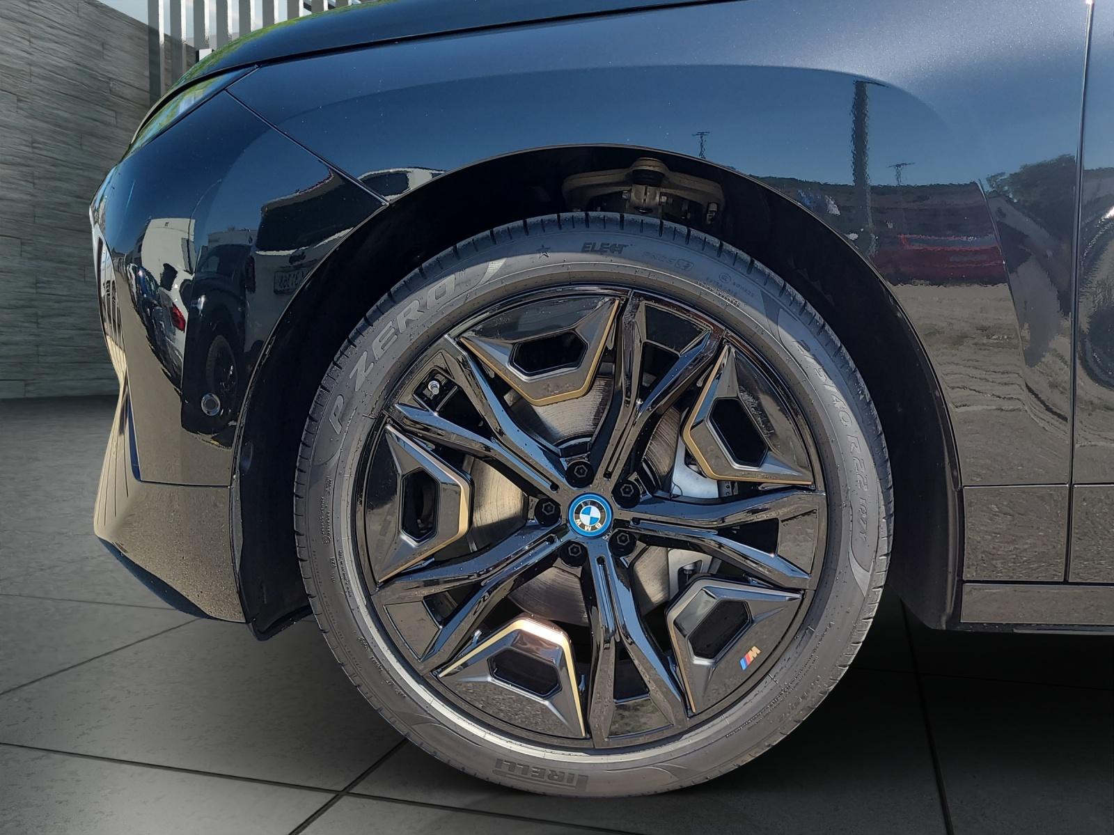 BMW iX xDrive45-image-8