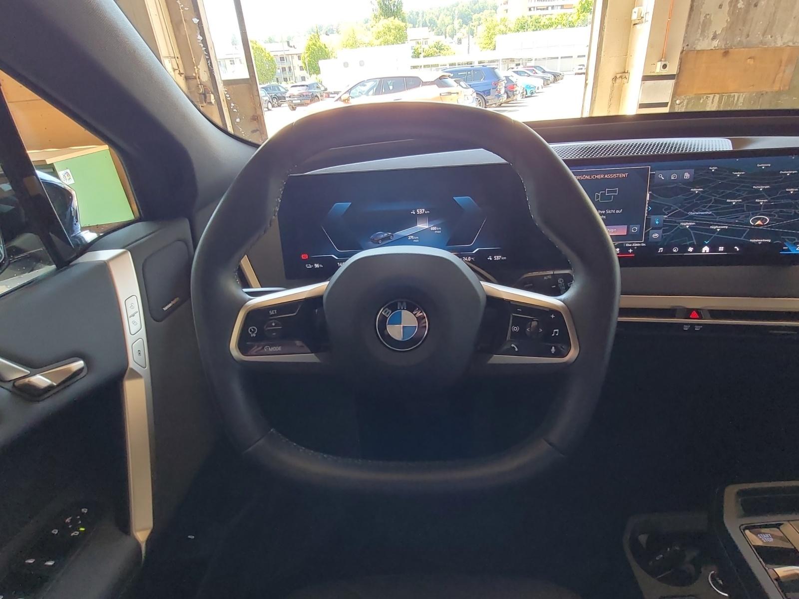 BMW iX xDrive45-image-10