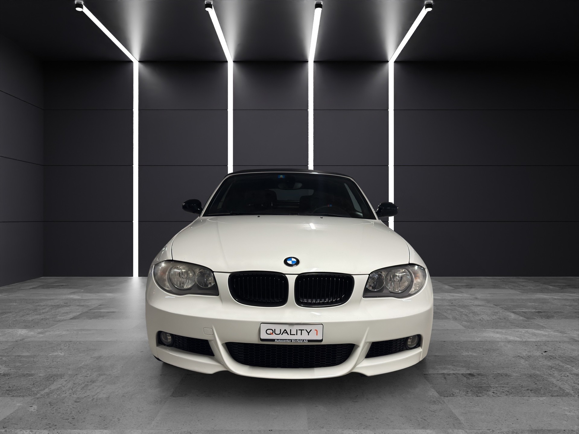 BMW 118i Cabrio-image-1